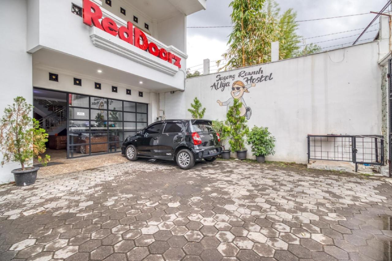 Reddoorz Hostel Near Stadion Mandala Krida Yogya Jogyakarta Zewnętrze zdjęcie