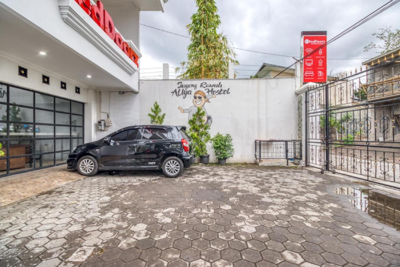 Reddoorz Hostel Near Stadion Mandala Krida Yogya Jogyakarta Zewnętrze zdjęcie